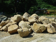 gros bloc granit rond naturel